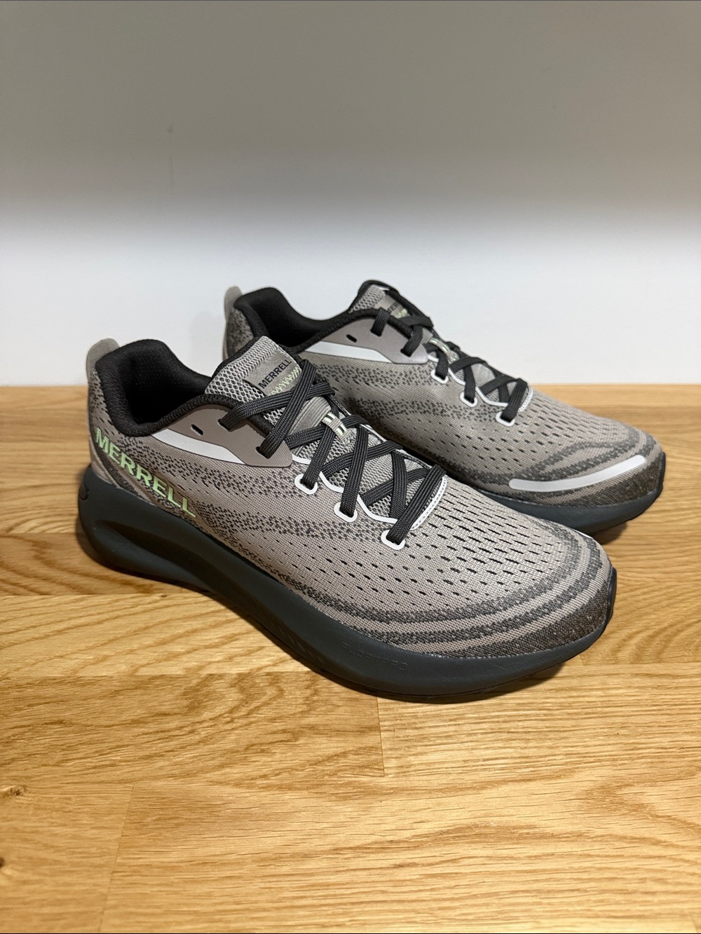Merrell Men's Tan Athletic Lace-Up Sneakers with Grey Accents brand new size 9